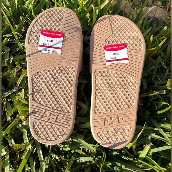 APL Lusso Quilted Slide clay Sandals womens 5 Rose Dust - Picture 16 of 16